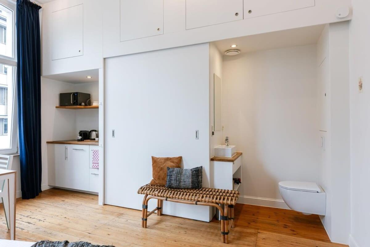 Huswell - The Jungle' In The Heart Of Apartment